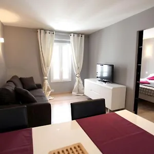  Apartment A 100 Metres Du Palais Et Des Plages