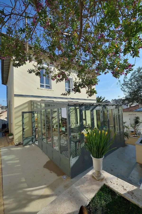 B&B Villa Du Roc Fleuri 칸느 2*,  프랑스