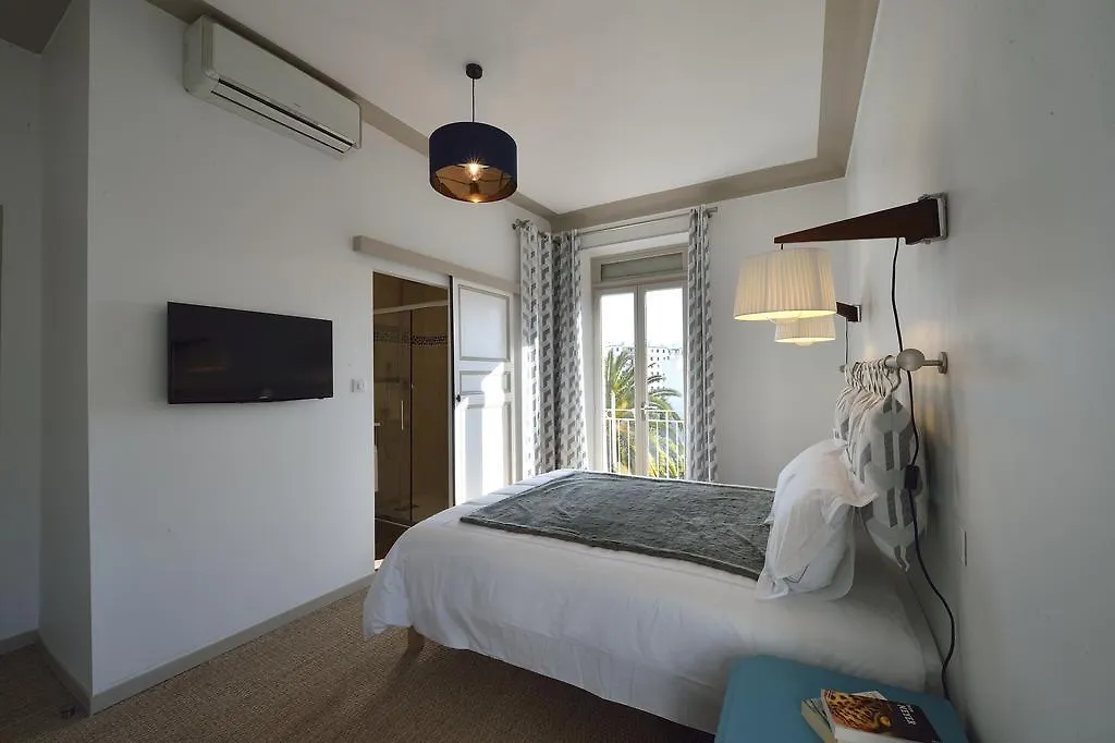 B&B Villa Du Roc Fleuri 칸느 2*,  프랑스