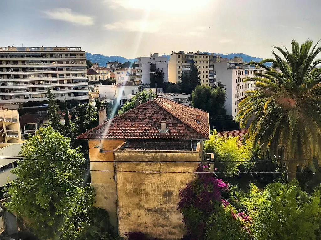 B&B Villa Du Roc Fleuri Cannes 2*,  França